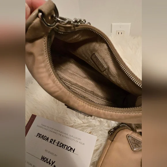 Prada Re-Edition 2005 👜 - Picture 10 of 14